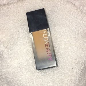 Huda Beauty FauxFilter Foundation